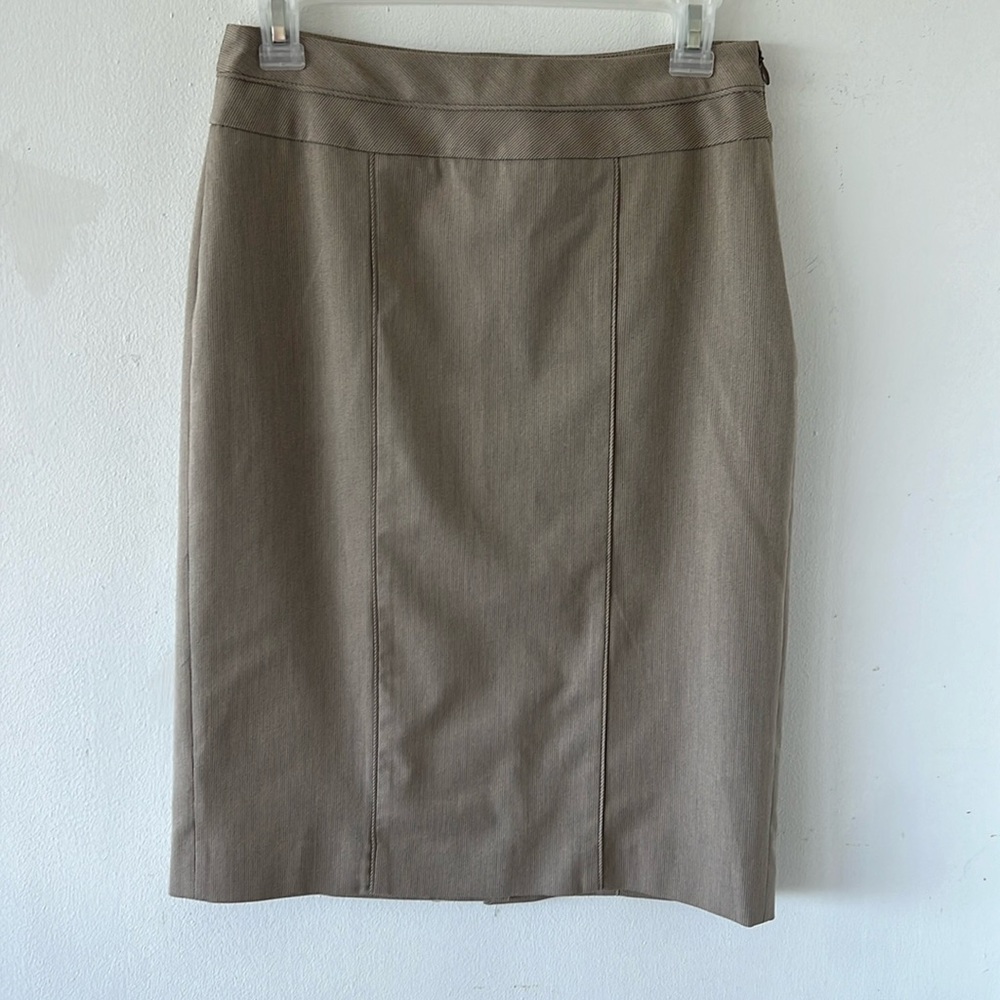NWT - WHITE HOUSE BLACK MARKET SKIRT - SIZE 2